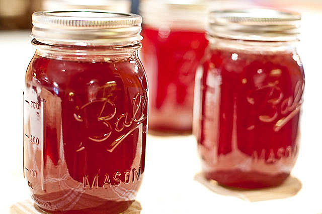 Where do you learn how to make muscadine jelly?