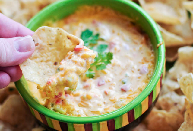 Hot Pimento Cheese Dip | ©addapinch.com