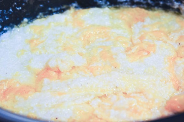 https://addapinch.com/wp-content/blogs.dir/3/files/2011/08/slow-cooker-grits-recipe-10-602x399.jpg