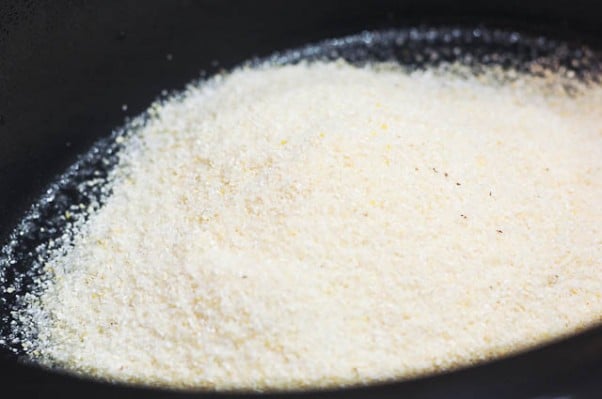 https://addapinch.com/wp-content/blogs.dir/3/files/2011/08/slow-cooker-grits-recipe-2-602x399.jpg