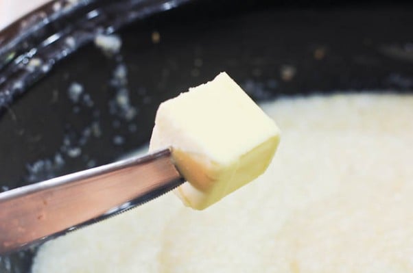 https://addapinch.com/wp-content/blogs.dir/3/files/2011/08/slow-cooker-grits-recipe-5-602x399.jpg