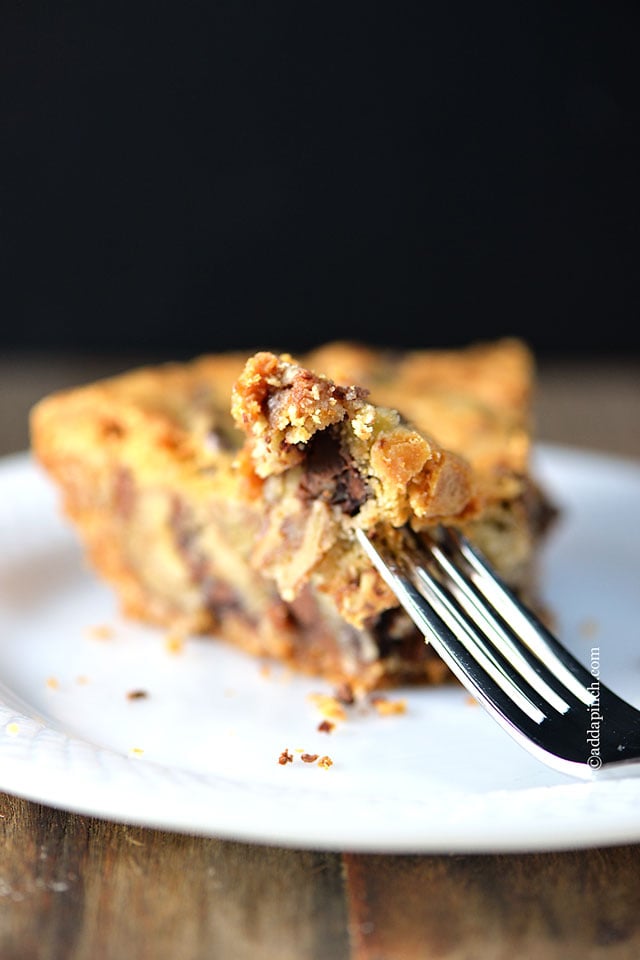 Chocolate Chip Cookie Pie | ©addapinch.com