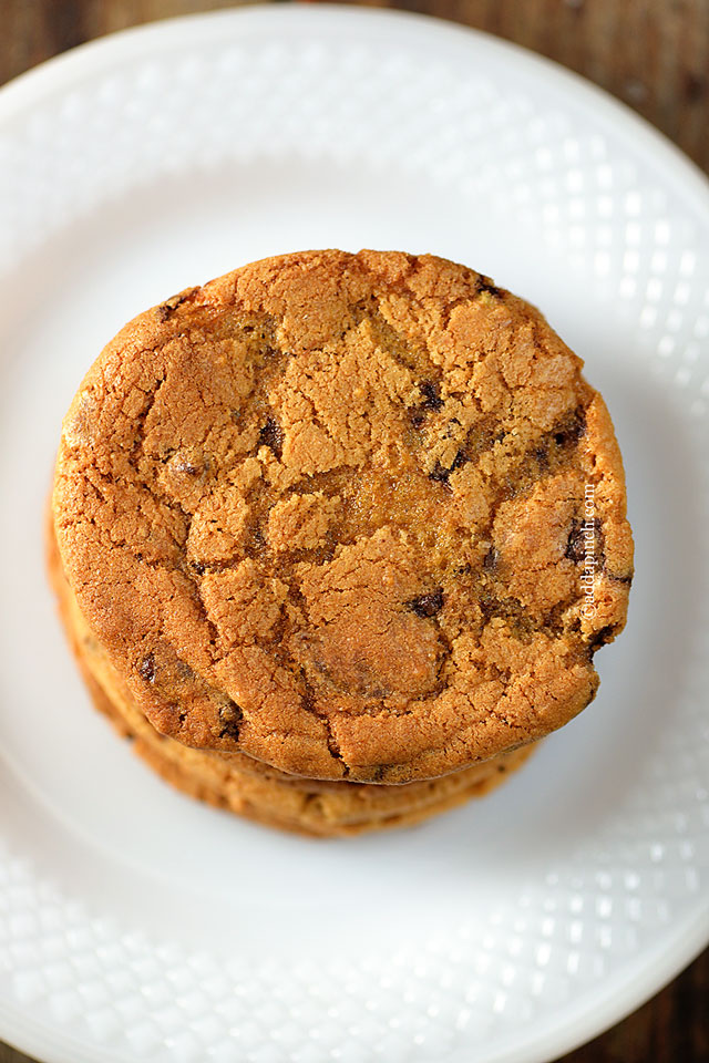 Peppermint Chocolate Chip Cookies | ©addapinch.com