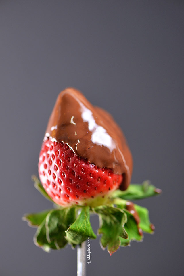 Skinny Chocolate Fondue | ©addapinch.com