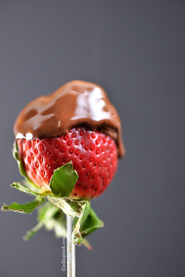 Skinny Chocolate Fondue | ©addapinch.com
