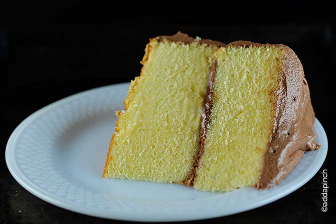  Receta Clásica de Pastel Amarillo de addapinch.com