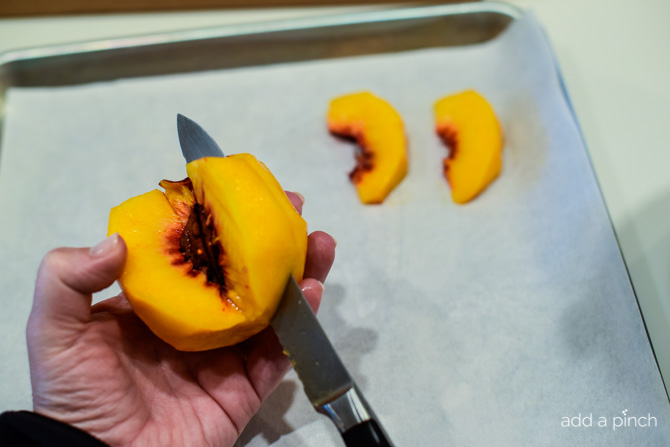 Learning how to freeze fresh peaches preserves that juicy summer peach for later use in just a few simple steps! // addapinch.com