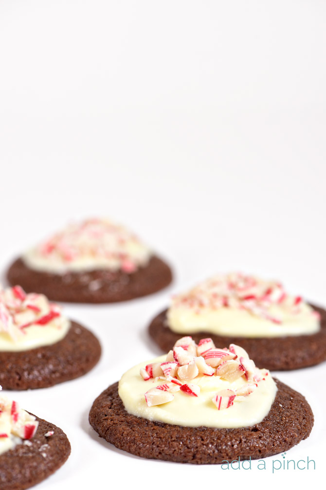 This Peppermint Bark Sugar Cookie recipe make for an easy favorite sugar cookie to serve throughout the holidays and winter! // addapinch.com