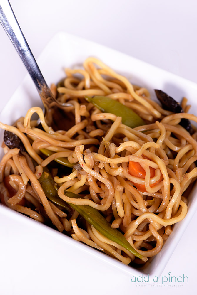 Easy Lo Mein Recipe - This Lo Mein recipe makes a quick and easy meal or filling side dish! A take-out favorite, this lo mein recipe is even better at home! // addapinch.com