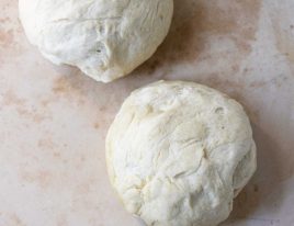 Divide the dough into portions.
