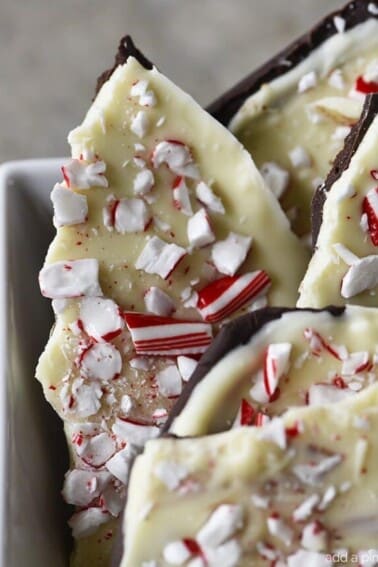 Homemade Peppermint Bark Recipe - Peppermint Bark makes a favorite holiday treat! This homemade peppermint bark recipe is made with layers of peppermint filled milk chocolate and white chocolate and then topped with peppermint candy.
