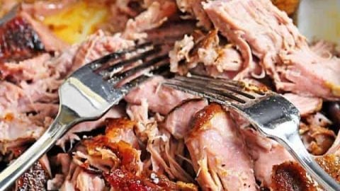 Featured image of post Roasting Pork In A Bed Of Kitchen Foil / Pork shoulder, also referred to as pork butt, starts out as a hulking mass of tough meat wrapped in a thick skin.