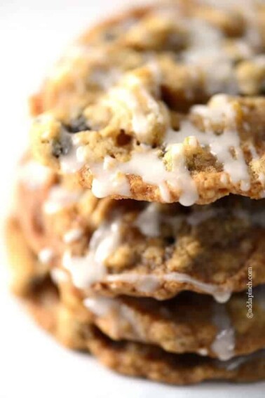 Oatmeal cookies immediately make me think of comforting, cozy afternoons at home, especially these delicious iced ones. // addapinch.com