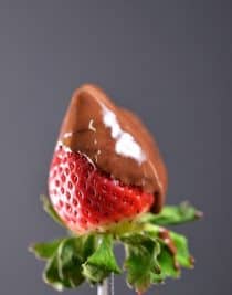 Skinny Chocolate Fondue | ©addapinch.com