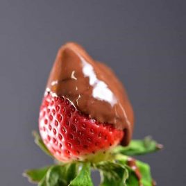 Skinny Chocolate Fondue | ©addapinch.com