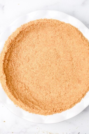 A simple graham cracker crust is perfect for so many recipes. From key lime pie to a chocolate tart, a graham cracker crust is a never fail favorite. // addapinch.com