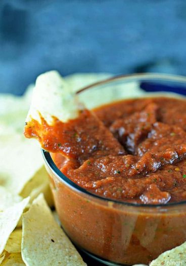 Easy Restaurant Style Salsa Recipe - This salsa recipe is easy to make in minutes! No cooking required for this fresh, delicious restaurant style salsa recipe! // addapinch.com