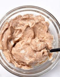 Cinnamon honey butter makes a delicious addition to so many dishes. From sweet potatoes to a bowl of oatmeal, this cinnamon honey butter compound will be a favorite! // addapinch.com