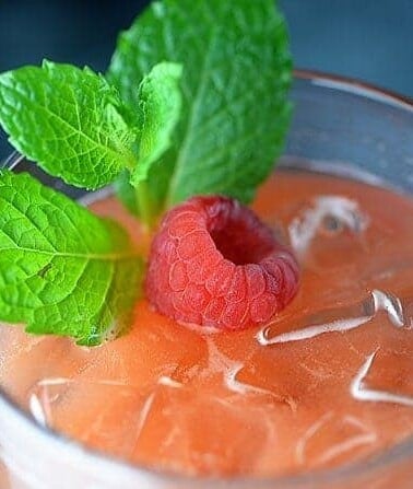 Raspberry Lemonade Recipe from addapinch.com