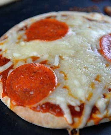 15 Minutes Pizza Recipe from addapinch.com