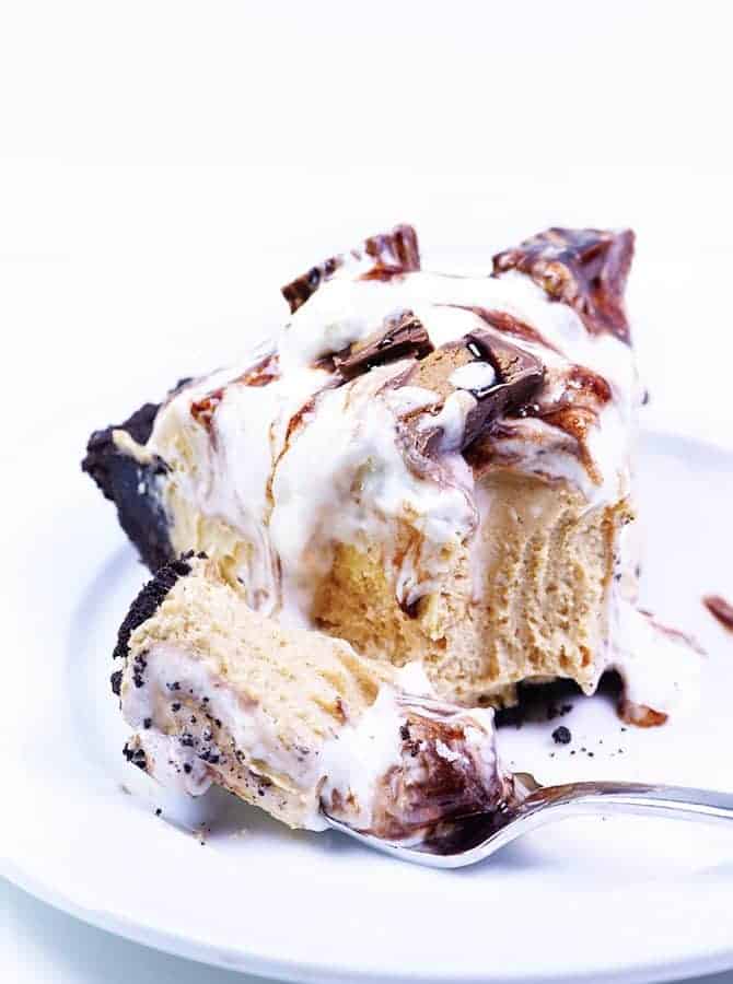 Peanut Butter Pie Recipe - A simple, no-bake peanut butter pie recipe that is perfect for the peanut butter lover! // addapinch.com