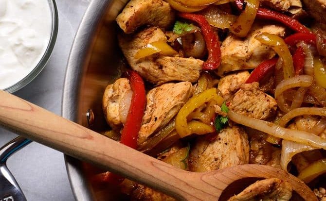Chicken Fajita Recipe - This Chicken Fajita recipe makes a quick, delicious meal perfect for a busy weeknight supper or a fun weekend meal! // addapinch.com