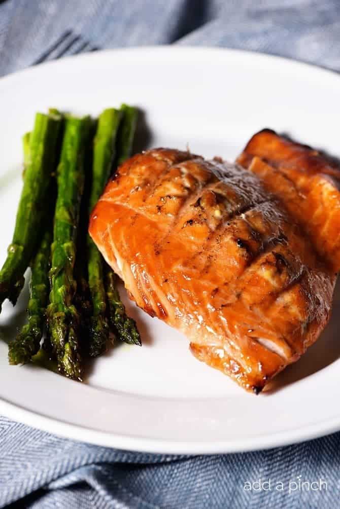 This orange salmon recipe makes a delicious, quick and easy weeknight meal perfect for family suppers or when entertaining! // addapinch.com