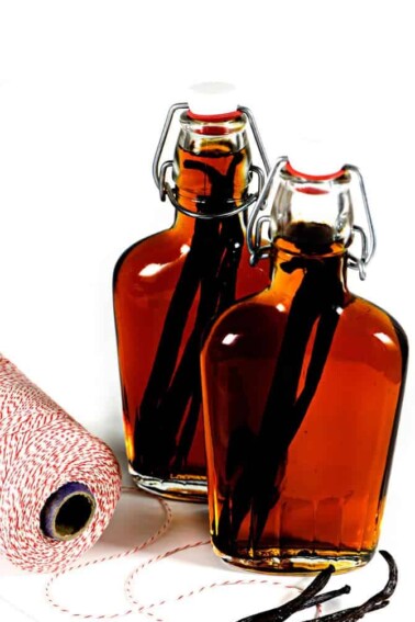 Homemade Vanilla Extract - Making homemade vanilla extract is so easy! With just two ingredients and about 5 minutes of hands-on time, you'll love making this pantry staple at home! Great for gift giving, too! // addapinch.com