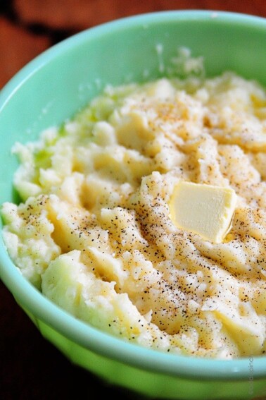 Mashed Potatoes Recipe - Roasted Garlic Mashed Potatoes are a delicious, creamy addition to any meal and make special occasions even more delectable. // addapinch.com