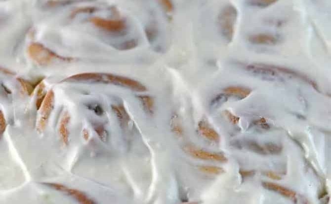 Bart's Cinnamon Rolls - This cinnamon roll recipe produces perfectly light and fluffy cinnamon rolls every time! So simple to make, this is a family favorite cinnamon roll recipe! // addapinch.com