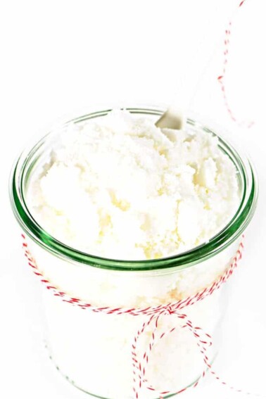 Peppermint Sugar Scrub makes a quick and easy DIY homemade sugar scrub! Made in less than 10 minutes and great for gifting! // addapinch.com