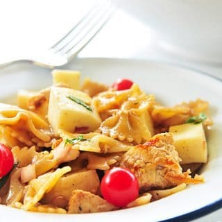 Chicken Caprese Pasta Salad Recipe - this pasta salad recipe is delicious served hot or cold! // addapinch.com