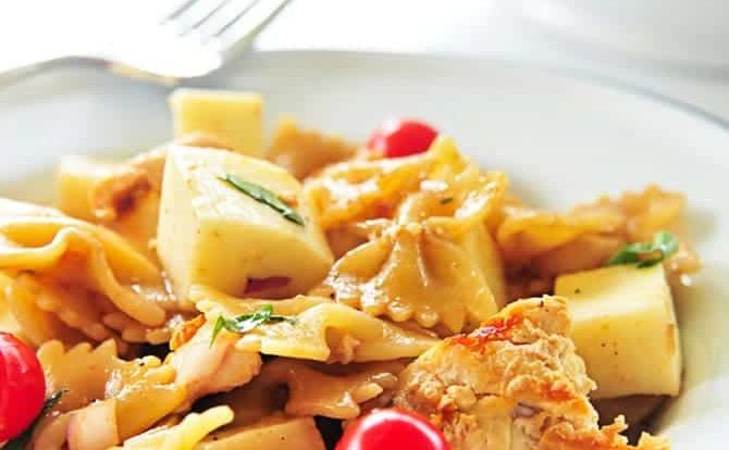 Chicken Caprese Pasta Salad Recipe - this pasta salad recipe is delicious served hot or cold! // addapinch.com