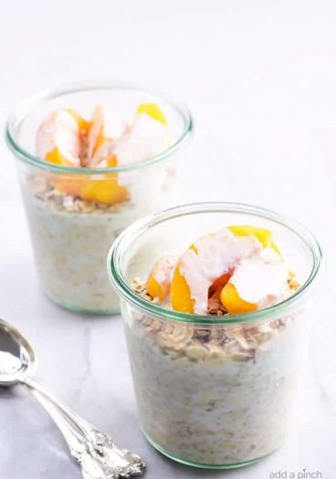 Peaches and Cream Overnight Oats Recipe - Peaches and Cream Overnight Oats make an easy and delicious breakfast or snack! Made with oats, peaches, and cream, this is a recipe perfect for busy mornings! // addapinch.com