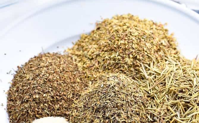 Italian Seasoning Mix Recipe - Italian Seasoning Mix makes a great seasoning mix to keep on hand in your pantry. A delicious savory addition to so many Italian dishes from spaghetti to lasagna or to sprinkle on chicken! It is an essential! // addapinch.com