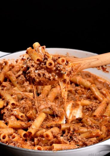Skillet Beef Ziti Recipe - This Skillet Beef Ziti Recipe makes a quick and easy weeknight supper that the whole family loves! The pasta cooks right in the skillet and goes straight from the cooktop to the table in 30 minutes! // addapinch.com