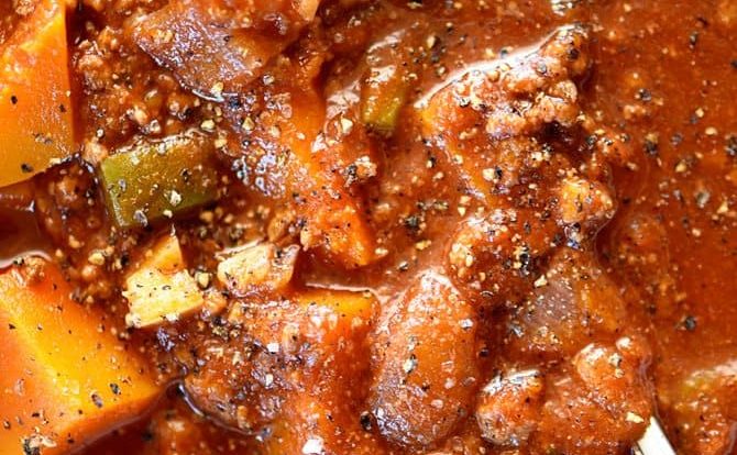 Butternut Squash Chili Recipe - Butternut Squash Chili recipe made with ground beef or turkey, butternut squash, vegetables, and spices makes a hearty and delicious chili recipe! // addapinch.com