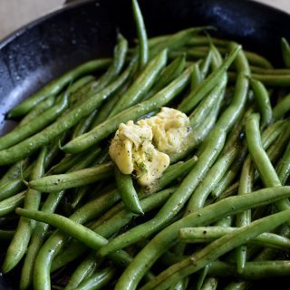 Skillet Green Beans with Dill Herbed Butter Recipe - These Skillet Green Beans with Dill Herbed Butter makes a quick and easy side dish perfect for a weeknight meal or when entertaining! // addapinch.com