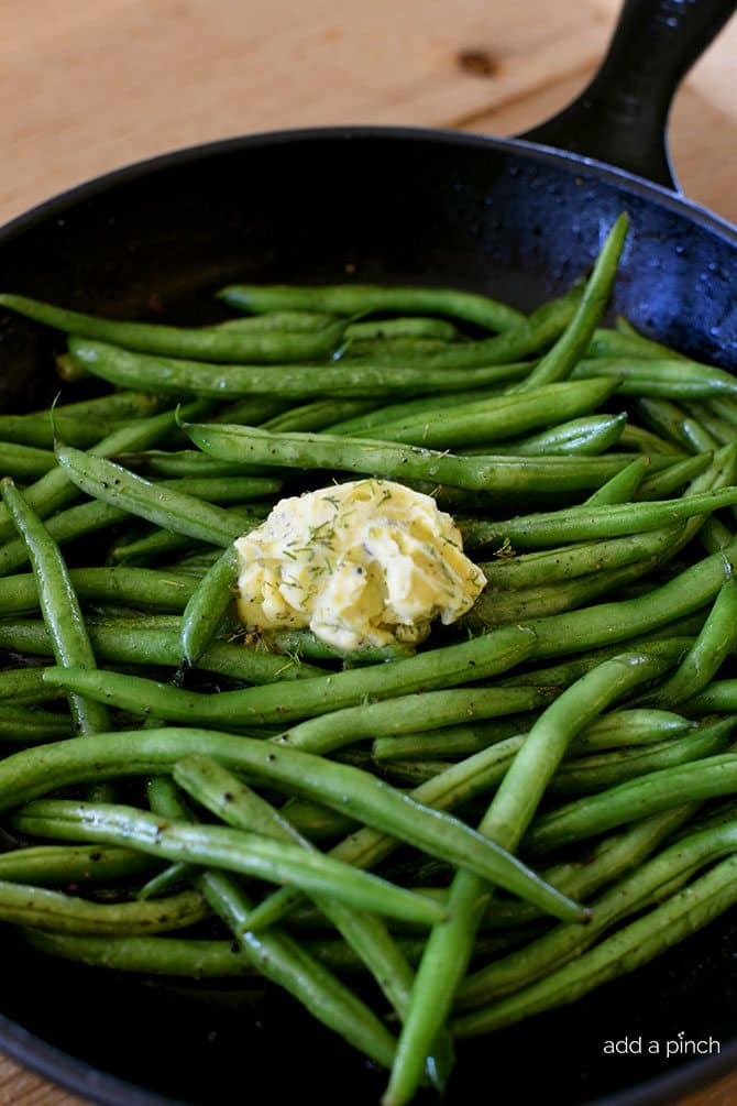 Skillet Green Beans with Dill Herbed Butter Recipe - These Skillet Green Beans with Dill Herbed Butter makes a quick and easy side dish perfect for a weeknight meal or when entertaining! // addapinch.com