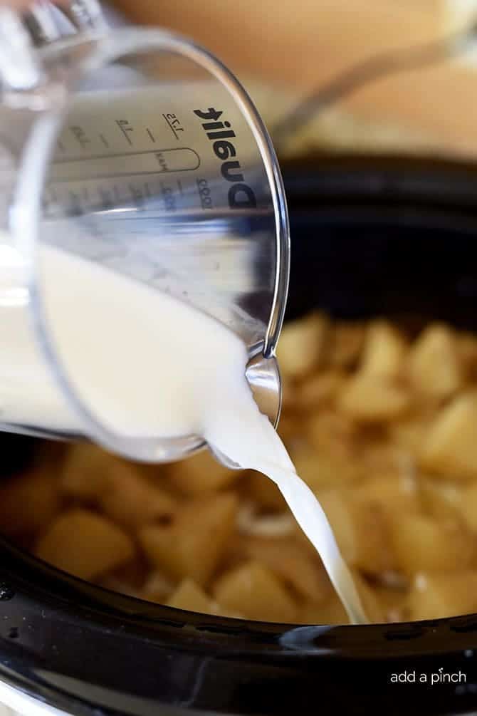 Slow Cooker Garlic Mashed Potatoes Recipe - This Slow Cooker Garlic Mashed Potatoes recipe makes an easy way to make a favorite side dish by letting the slow cooker do all the hard work! // addapinch.com