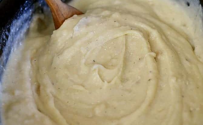 Slow Cooker Garlic Mashed Potatoes Recipe - This Slow Cooker Garlic Mashed Potatoes recipe makes an easy way to make a favorite side dish by letting the slow cooker do all the hard work! // addapinch.com