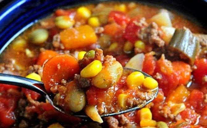 Slow Cooker Vegetable Soup Recipe - This Slow Cooker Vegetable Soup recipe is so simple to make and absolutely scrumptious. A definite family favorite! // addapinch.com