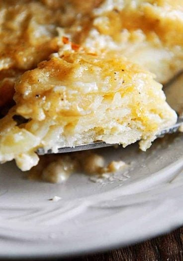 Scalloped Potatoes Recipe - This easy scalloped potatoes recipe is so creamy, cheesy, and out of this world delicious!  // addapinch.com