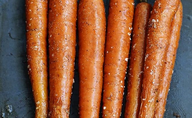 Garlic Roasted Carrots Recipe - Garlic Roasted Carrots recipe make a quick, easy and delicious carrot recipe! The perfect side dish for easy weeknights as well as when entertaining! // addapinch.com