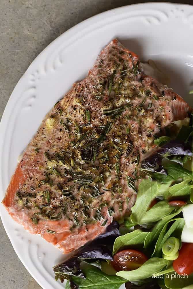 Lemon Garlic Butter Salmon Recipe - This Lemon Garlic Butter Salmon recipe makes a quick and easy recipe! Baked in a foil packet for incredibly tender salmon with easy cleanup! // addapinch.com