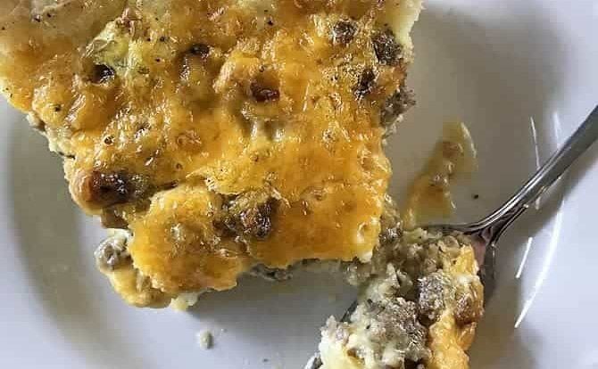 Southern Sausage Cheddar Quiche Recipe - This Southern Sausage Cheddar Quiche recipe makes a quick and easy breakfast recipe. Ready and on the table in 30 minutes, it is a Southern update to a classic! // addapinch.com