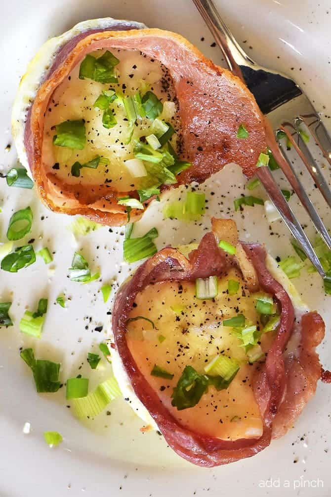 Bacon Egg Cups Recipe - Bacon Egg Cups make a delicious recipe perfect for serving for breakfast, brunch or snack! Great to make for a crowd or to make ahead and reheat for busy mornings! // addapinch.com