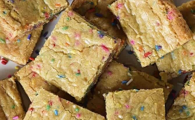 Funfetti Blondies Recipe - Funfetti Blondies make just the perfect bar cookie for celebrations! Made from scratch, these funfetti blondies are chewy, delicious and so fun! // addapinch.com