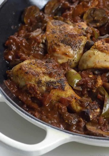 Chicken Cacciatore Recipe - Chicken Cacciatore made in a flavorful tomato sauce and tender chicken is a simple, yet comforting Italian classic at its best. // addapinch.com