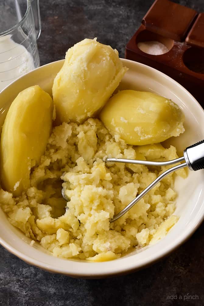 Instant Pot Mashed Potatoes - The Instant Pot pressure cooker makes for quick and easy, perfect mashed potatoes every time! // addapinch.com